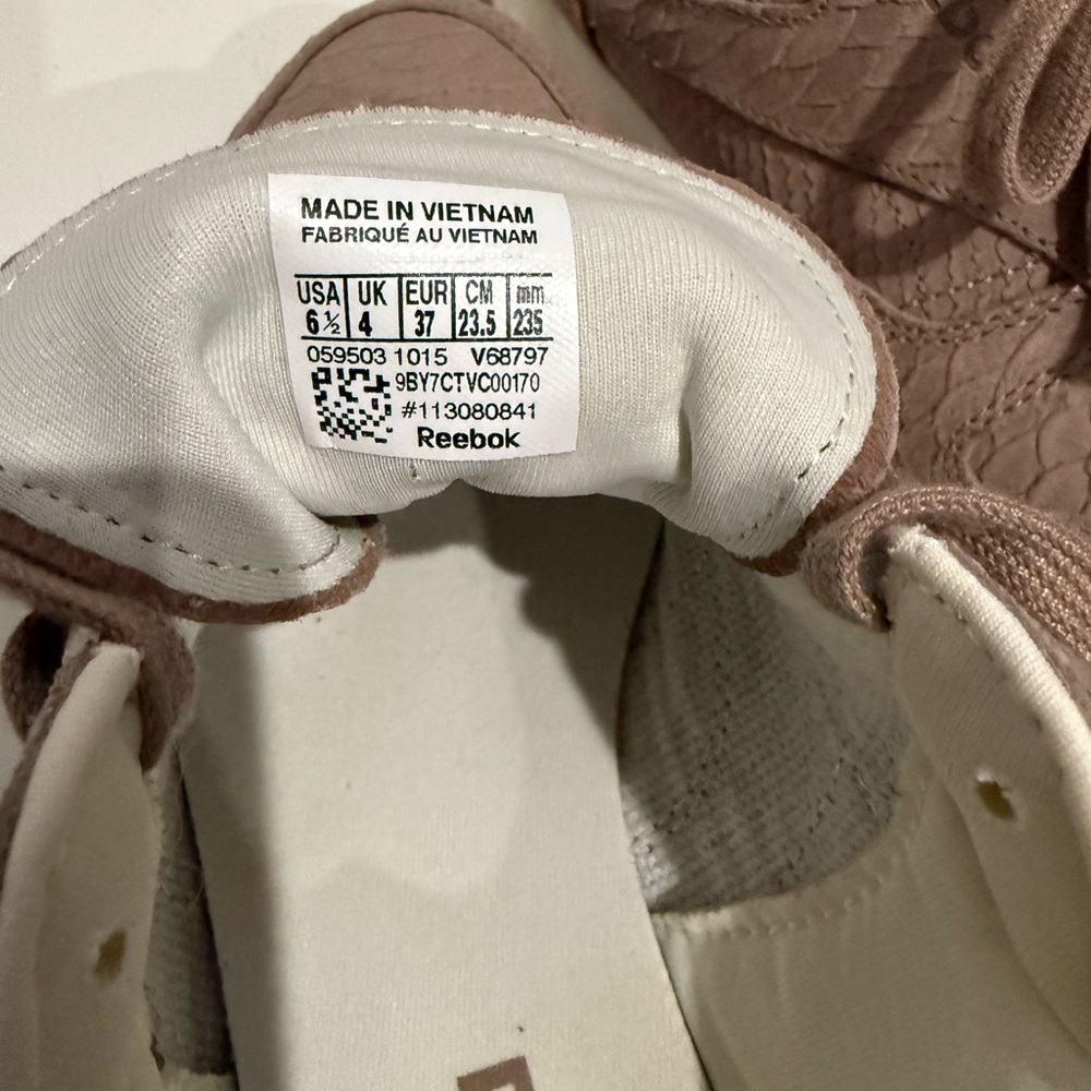 Reebok Classic - Picture 4 of 5